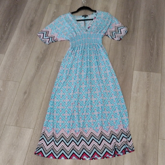 5th & Love Maxi Dress with Chevron Sleeves - Picture 3 of 16